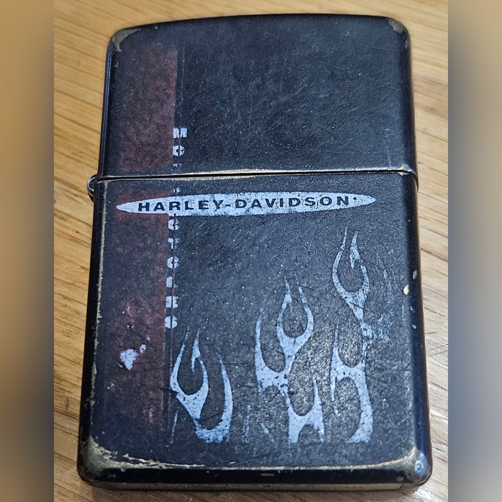 Zippo-(Harley-Davidson) Black and Red Flame Design Lighter